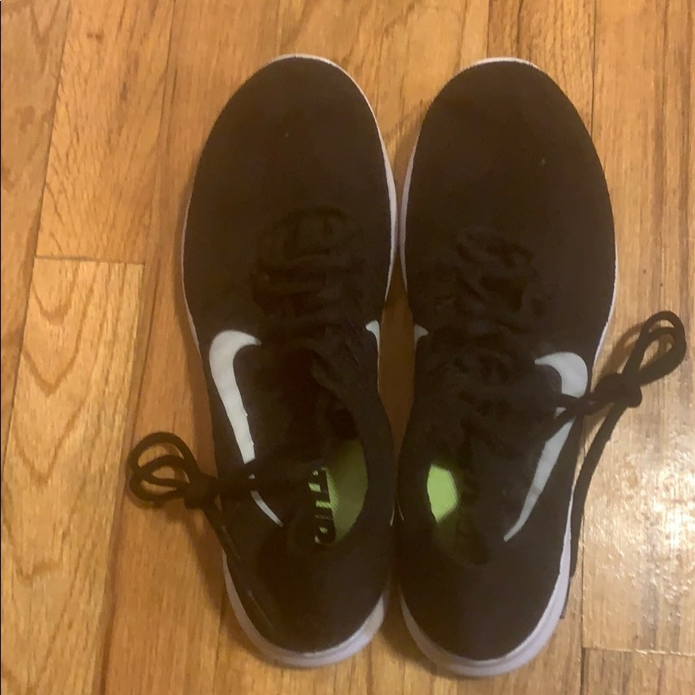Nike Free flyknits size 10